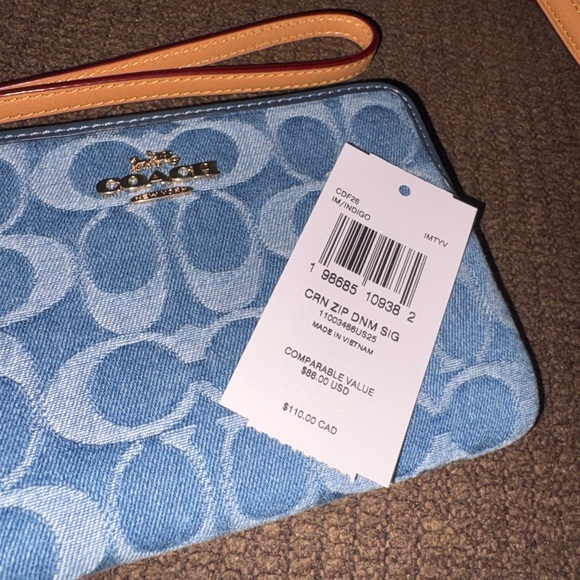 Coach mini denim Rowan with denim wristlet - Picture 5 of 9